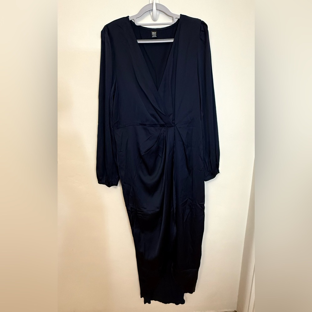 Elegant Navy Blue Wrap Dress - Picture 4 of 5
